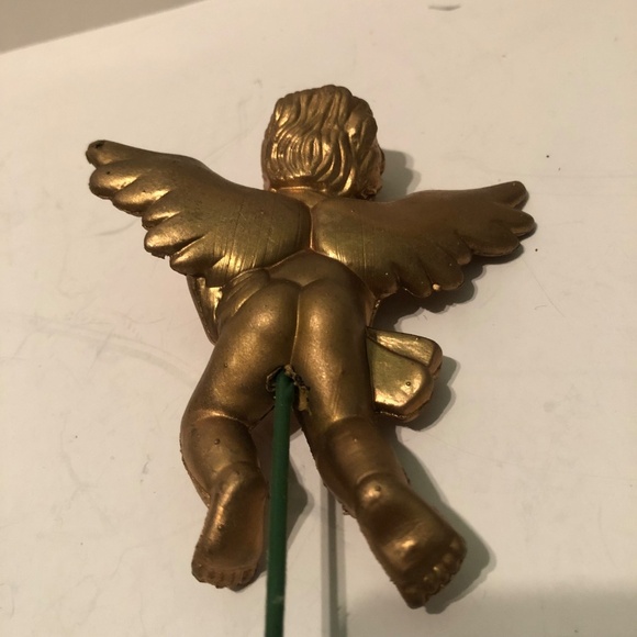 8 vintage plastic gold cherubs with removable sticks for your crafting needs. - Picture 4 of 8